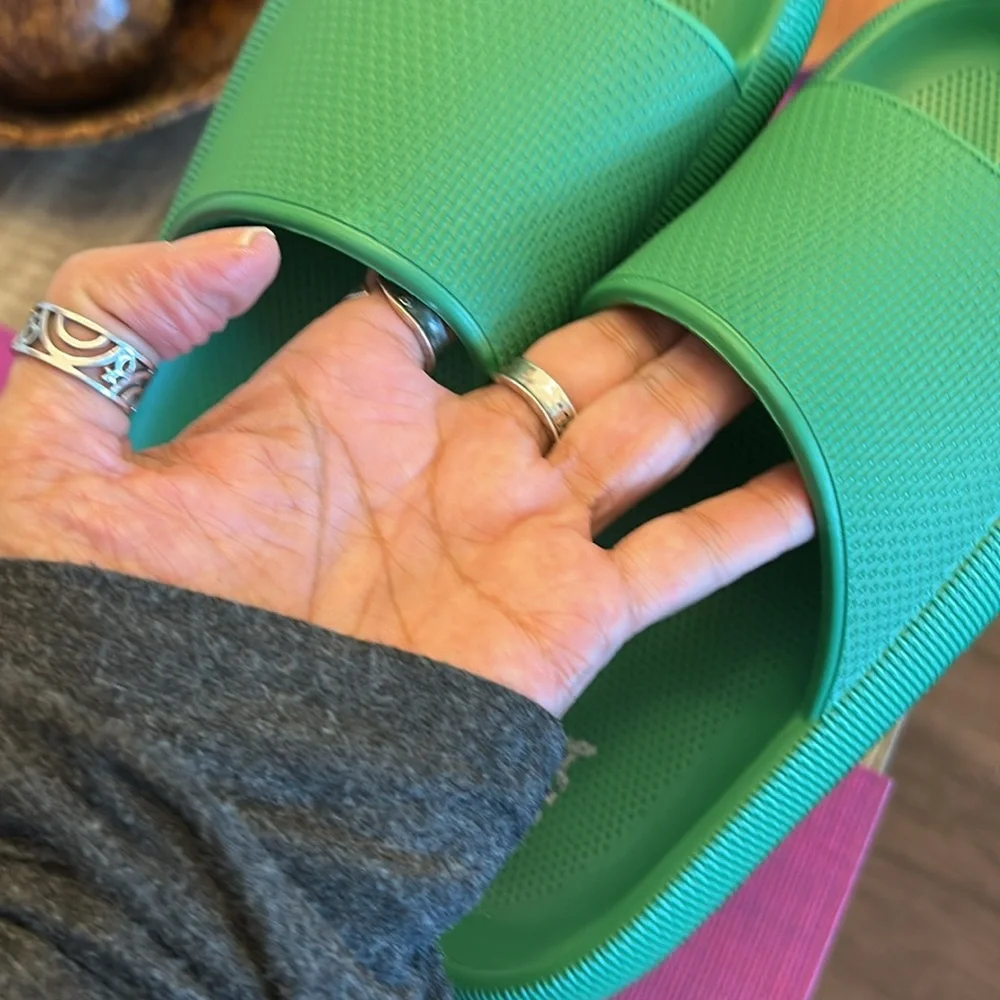 MIA slides , new, size 7 - Picture 7 of 7